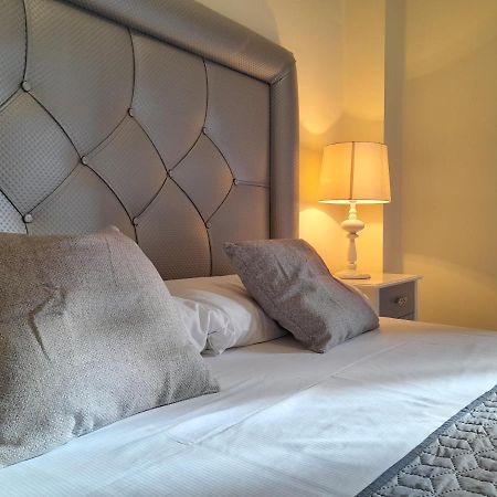 Apartamento Espacioso Muy Tranquilo Con Piscinas Y Jardines Cercano A La Playa Estepona Exterior photo