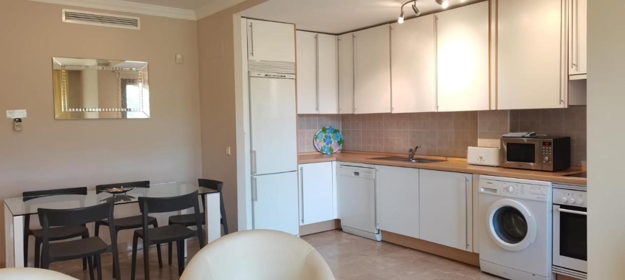 Apartamento Espacioso Muy Tranquilo Con Piscinas Y Jardines Cercano A La Playa Estepona Exterior photo