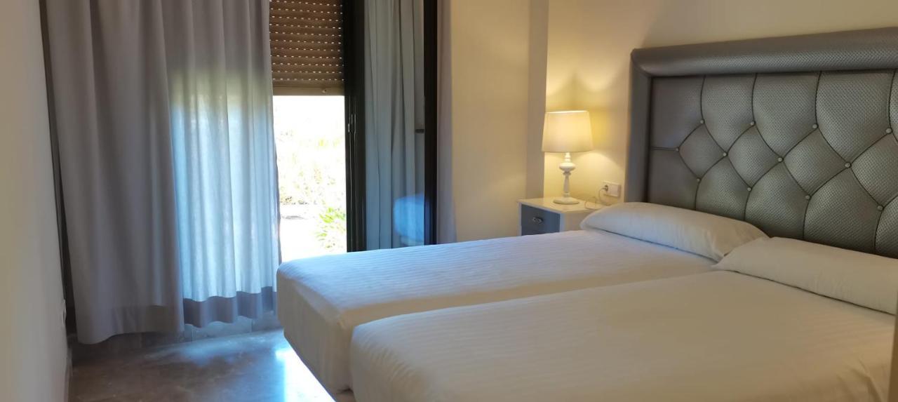 Apartamento Espacioso Muy Tranquilo Con Piscinas Y Jardines Cercano A La Playa Estepona Exterior photo