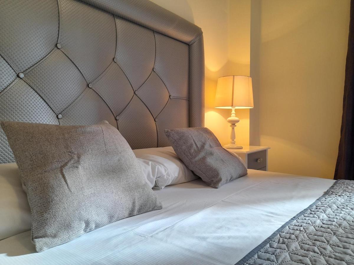 Apartamento Espacioso Muy Tranquilo Con Piscinas Y Jardines Cercano A La Playa Estepona Exterior photo
